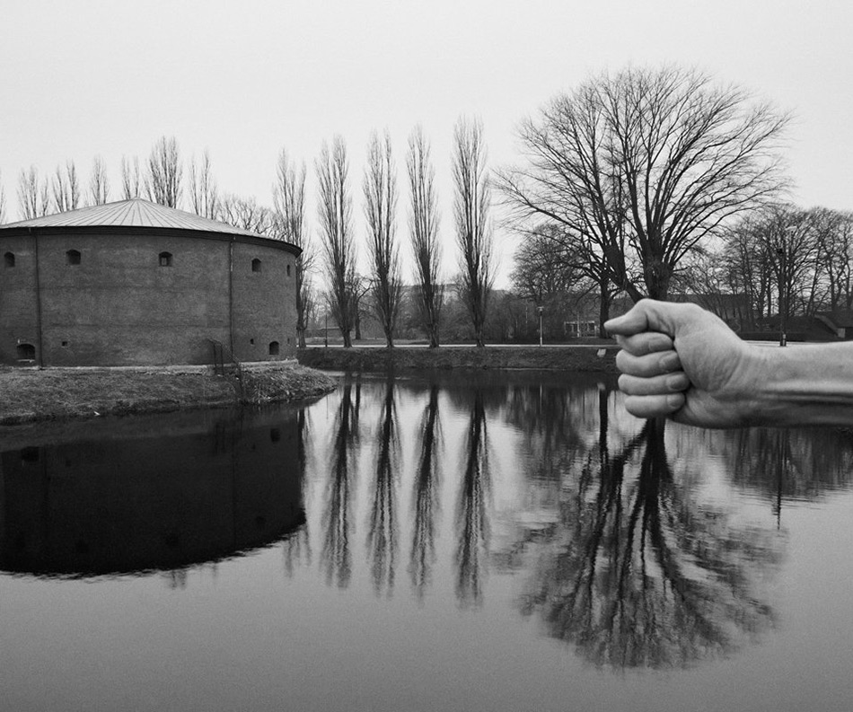 Фотограф Arno Rafael Minkkinen и его автопортреты, как символ единения с природой Фотограф Arno Rafael Minkkinen и его автопортреты, как символ единения с природой