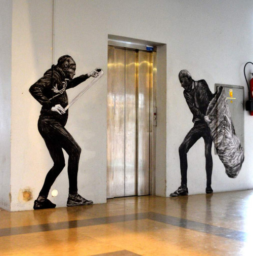 Веселый стрит-арт от Levalet Веселый стрит-арт от Levalet
