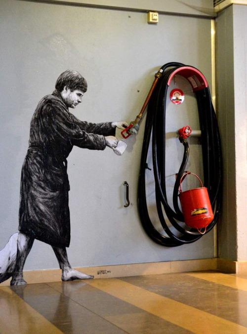 Веселый стрит-арт от Levalet Веселый стрит-арт от Levalet