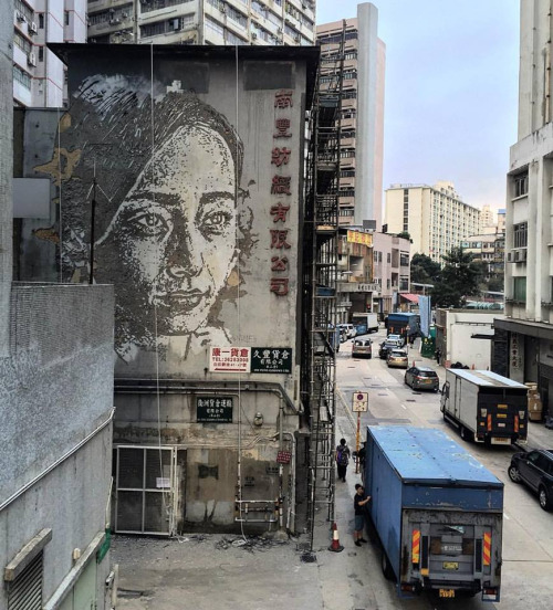 Стрит-арт в Гонконге от Vhils Стрит-арт в Гонконге от Vhils