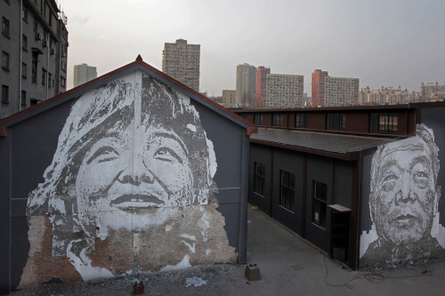 Стрит-арт в Гонконге от Vhils Стрит-арт в Гонконге от Vhils