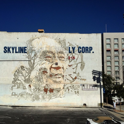 Стрит-арт в Гонконге от Vhils Стрит-арт в Гонконге от Vhils