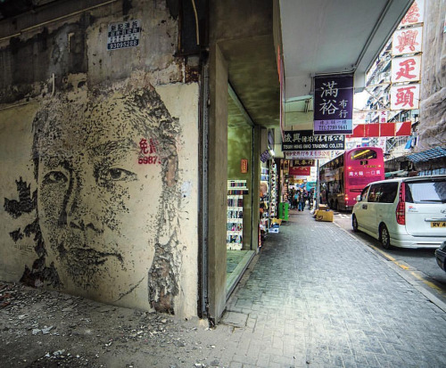Стрит-арт в Гонконге от Vhils Стрит-арт в Гонконге от Vhils