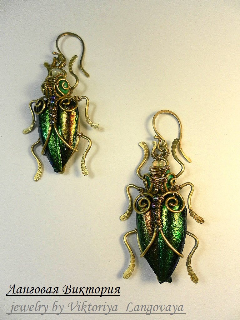 Серьги "Жуки", wire wrap, латунь, опалы, крылья златки, малахит.