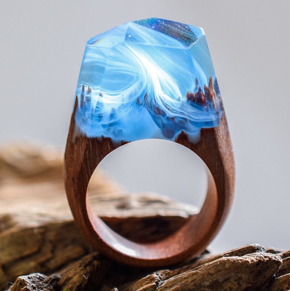 Мир в кольце от мастера Secret Wood
